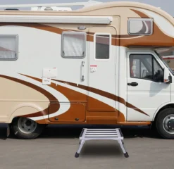 HDM 47 X 30 X 23 Cm Aluminium 1 Niveau Capacité De Charge 150 Kg Pour Cuisine, Salle De Bain, Camping Et Plus Tabouret Pliant Avec Tapis Antidérapant -Jardin Meubles Magasin 1200x1167 2