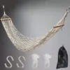 Hamac En Filet En Corde De Coton Pour Intérieur Et Plein Air , Balançoire Simple Avec Bâton En Bois Avec 2 Crochet En S Et 2 Cordes De Traction Pour Jardin, Terrasse, Plage, Wit
