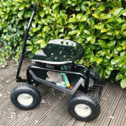 AXI AG22 Siège De Jardin Sur Roues En Noir - Tabouret Pour Jardinier Avec Bac De Rangement - Chariot Pour Le Jardinage En Métal Avec Charge Max. 150 Kg -Jardin Meubles Magasin 1200x1200 1294