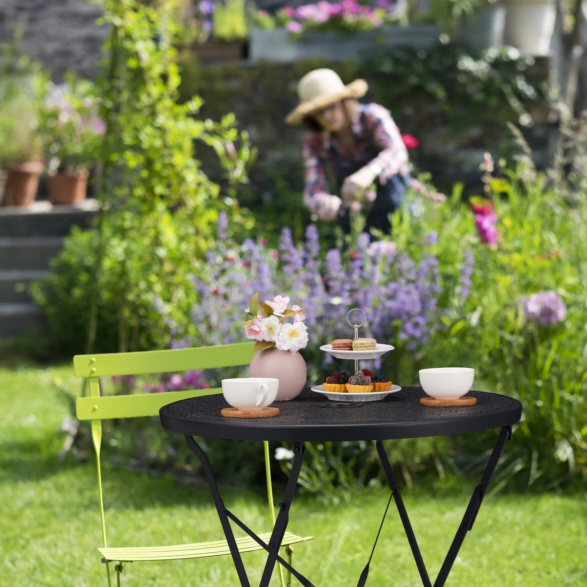 Relaxdays Table De Balcon Pliante - Table D'appoint De Jardin - Table De Jardin Ronde - Table Bistrot - Noir 3 Relaxdays Table De Balcon Pliante - Table D'appoint De Jardin - Table De Jardin Ronde - Table Bistrot - Noir – Image 3