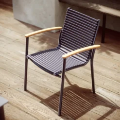 NATERIAL - Set De 4 Chaises De Jardin DORA Avec Accoudoirs - 4 X Chaises De Jardin - Empilables - Plastique Recyclé - Aluminium - Bois D'eucalyptus - Gris Foncé -Jardin Meubles Magasin 1200x1200 2439