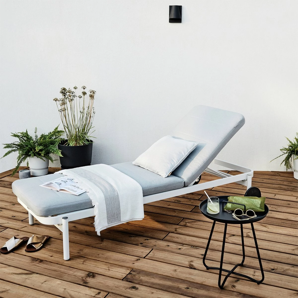 NATERIAL - Transat ARENA - Transat De Jardin Avec Dossier Réglable - 198X82X90 Cm - 5 Positions - Avec Kussen - Avec Roulettes - Aluminium - Polypropylène - Blanc - Gris 8 NATERIAL - Transat ARENA - Transat De Jardin Avec Dossier Réglable - 198X82X90 Cm - 5 Positions - Avec Kussen - Avec Roulettes - Aluminium - Polypropylène - Blanc - Gris – Image 8