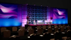 Ensemble Lounge - Bee Connect - Durable - Coin Salon - Popup - Durable - Mobilier De Bureau - Circulaire - Canapé - Table D'appoint - Chaise En Carton - Mobilier De Magasin - Stand D'exposition - Poste De Travail - Evénementiel - Design Sur Mesure -Jardin Meubles Magasin 1200x672 2