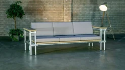 Meubles D' Outside | Bois D'échafaudage De Banc De Jardin Et Tube D'échafaudage Galvanisé | Canapé Trois Places | Ancien Look | Oreillers Gris | Banc De Jardin | Mobilier De Jardin -Jardin Meubles Magasin 1200x675 4