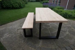 Table à Manger Industrielle Douglas Avec Base En U Noir Mat Pour Une Utilisation Intérieure Et Extérieure
