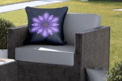 Sierkussen Mandala Outdoor - Un Mandala Clématite Violet Sur Fond Noir - 50x50 Cm - Coussin Carré De Jardin Résistant Aux Intempéries / Coussin De Salon De Jardin En Polyester -Jardin Meubles Magasin 1200x800 223