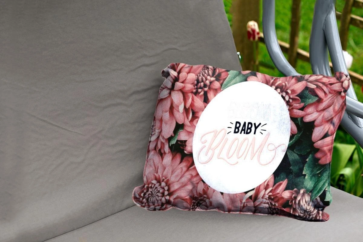 Coussins D'extérieur - Jardin - Citation Maison ' Bloom Baby Bloom' Sur Fond De Fleurs Roses - 60x40 Cm 2 Coussins D'extérieur - Jardin - Citation Maison ' Bloom Baby Bloom' Sur Fond De Fleurs Roses - 60x40 Cm – Image 2