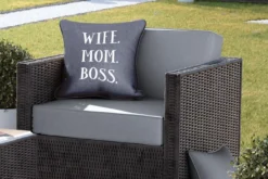 Coussins D'extérieur - Jardin - Citation Fête Des Mères Femme. Mom. Boss. Sur Fond Noir - 45x45 Cm -Jardin Meubles Magasin 1200x800 315