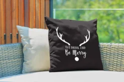 Coussins D'extérieur - Jardin - Citation Mangez, Buvez Et Soyez Joyeux Noël Décoration Murale Blanc Sur Noir - 50x50 Cm 7 Coussins D'extérieur - Jardin - Citation Mangez, Buvez Et Soyez Joyeux Noël Décoration Murale Blanc Sur Noir - 50x50 Cm -Jardin Meubles Magasin 1200x800 388