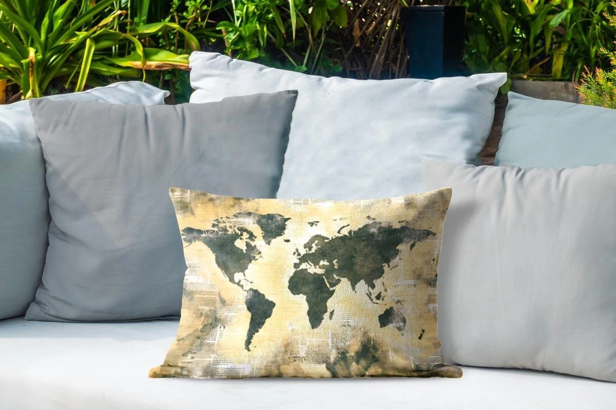 Coussins D'extérieur - Jardin - Carte Du Monde Sombre Avec Peinture Orange Et Gris Foncé Sur Fond De Papier Journal - 50x30 Cm 4 Coussins D'extérieur - Jardin - Carte Du Monde Sombre Avec Peinture Orange Et Gris Foncé Sur Fond De Papier Journal - 50x30 Cm – Image 4