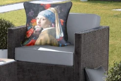 Sierkussen Outdoor - Boucle D'oreille Fille Avec Une Perle - Vermeer - Fleurs - 60x60 Cm - Résistant Aux Intempéries -Jardin Meubles Magasin 1200x800 454