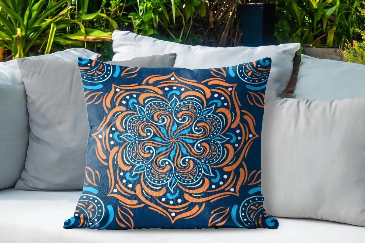 Coussins D'extérieur - Jardin - Motif Carré Avec Un Mandala Détaillé Et Orange Sur Fond Bleu Foncé - 60x60 Cm 4 Coussins D'extérieur - Jardin - Motif Carré Avec Un Mandala Détaillé Et Orange Sur Fond Bleu Foncé - 60x60 Cm – Image 4