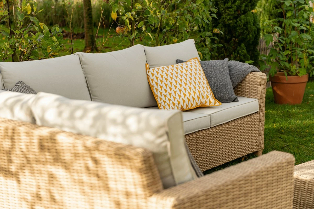 NATERIAL - Salon De Jardin MEDENA - Salon De Jardin 7 Personnes Polyrotin - Canapé D'angle De Jardin - Poufs De Jardin - Table Basse De Jardin - Avec Coussins - Rotin Synthétique - Crème - Salon De Jardin 10 NATERIAL - Salon De Jardin MEDENA - Salon De Jardin 7 Personnes Polyrotin - Canapé D'angle De Jardin - Poufs De Jardin - Table Basse De Jardin - Avec Coussins - Rotin Synthétique - Crème - Salon De Jardin – Image 10