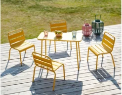MYLIA Ensemble De Table à Manger En Métal Pour Enfant POPAYAN - Une Table Et 4 Chaises Empilables - Jaune L 80 Cm X H 55,5 Cm X P 39 Cm