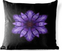 Sierkussen Mandala Outdoor - Un Mandala Clématite Violet Sur Fond Noir - 50x50 Cm - Coussin Carré De Jardin Résistant Aux Intempéries / Coussin De Salon De Jardin En Polyester